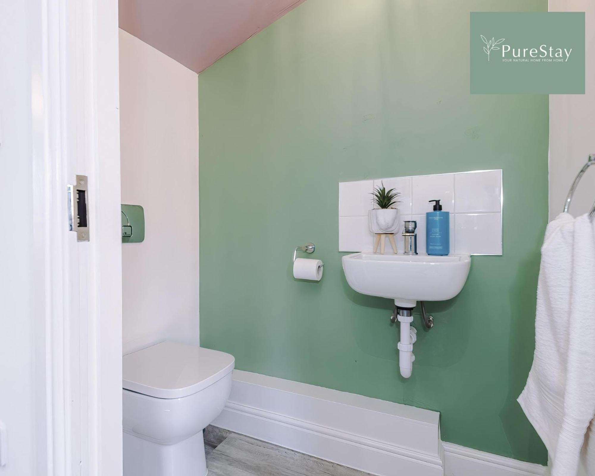 Stunning Five Bedroom Manchester House With Free Parking By Purestay Short Lets & Serviced Accommodation Экстерьер фото