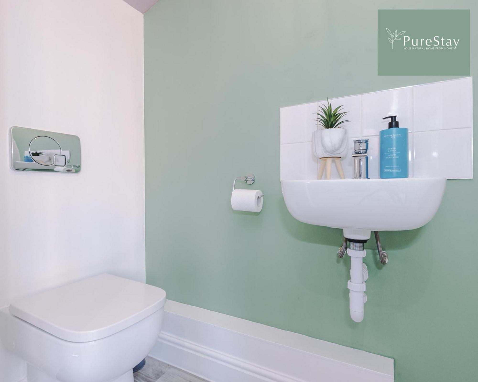 Stunning Five Bedroom Manchester House With Free Parking By Purestay Short Lets & Serviced Accommodation Экстерьер фото