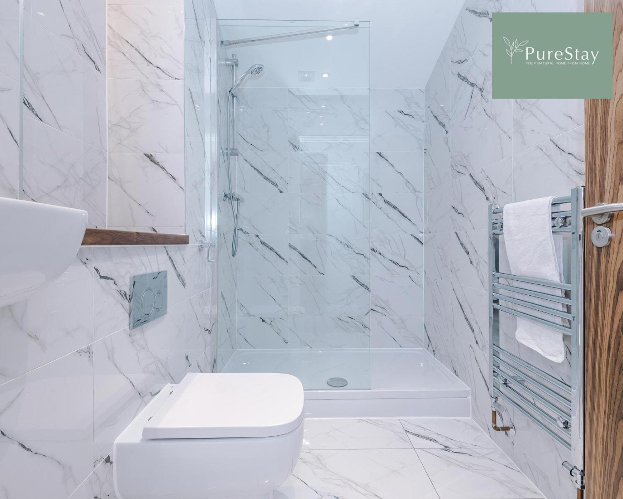 Stunning Five Bedroom Manchester House With Free Parking By Purestay Short Lets & Serviced Accommodation Экстерьер фото
