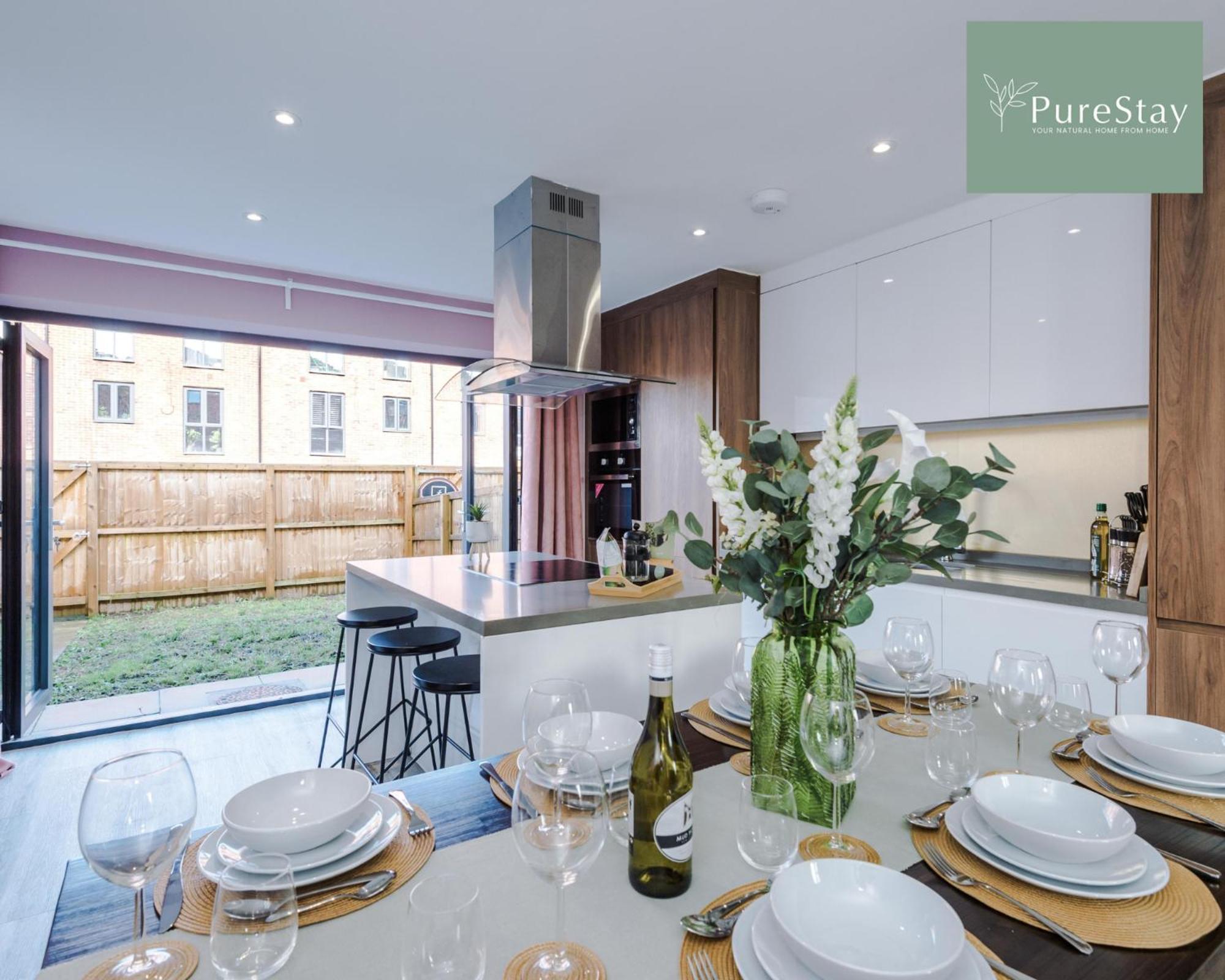 Stunning Five Bedroom Manchester House With Free Parking By Purestay Short Lets & Serviced Accommodation Экстерьер фото