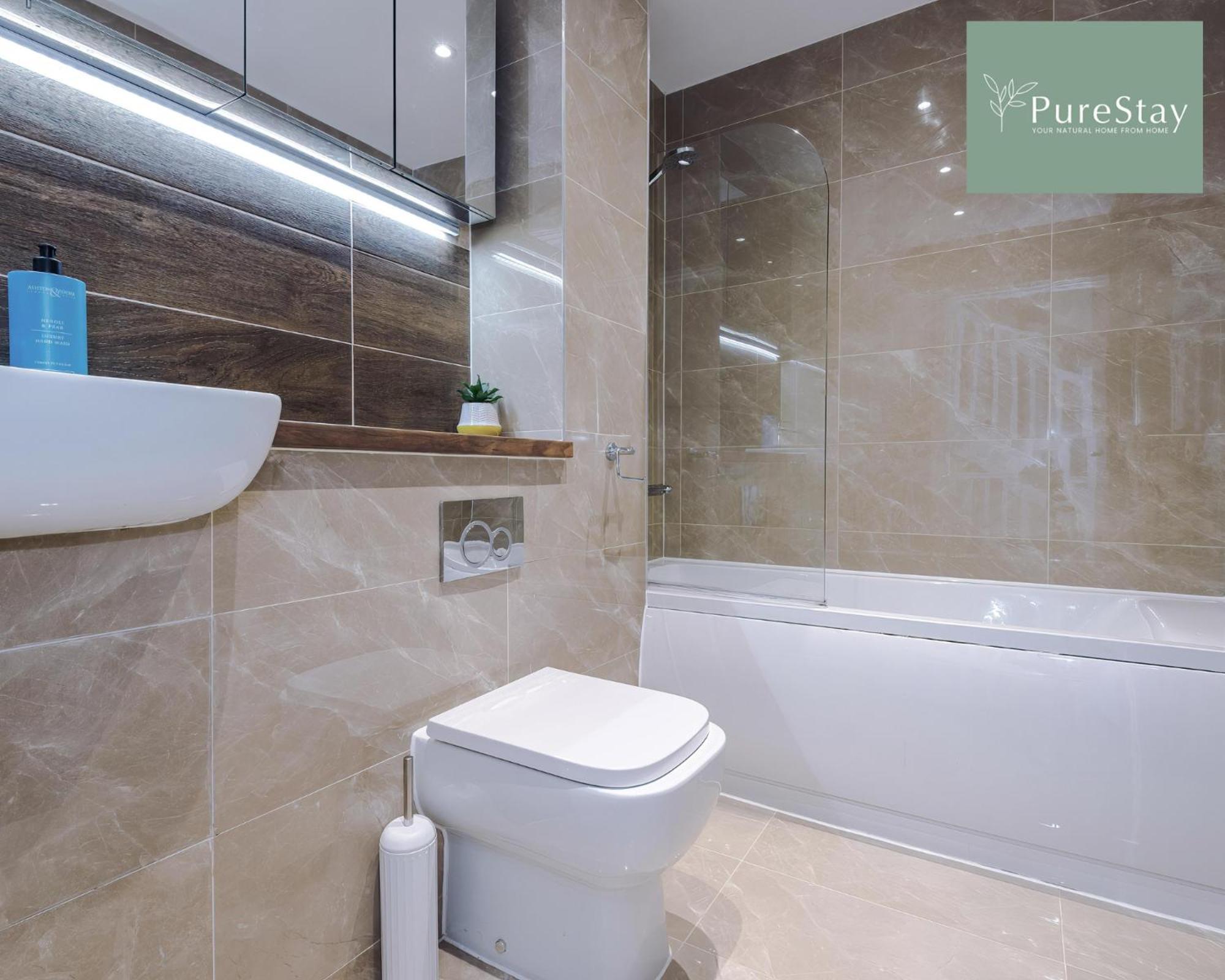 Stunning Five Bedroom Manchester House With Free Parking By Purestay Short Lets & Serviced Accommodation Экстерьер фото