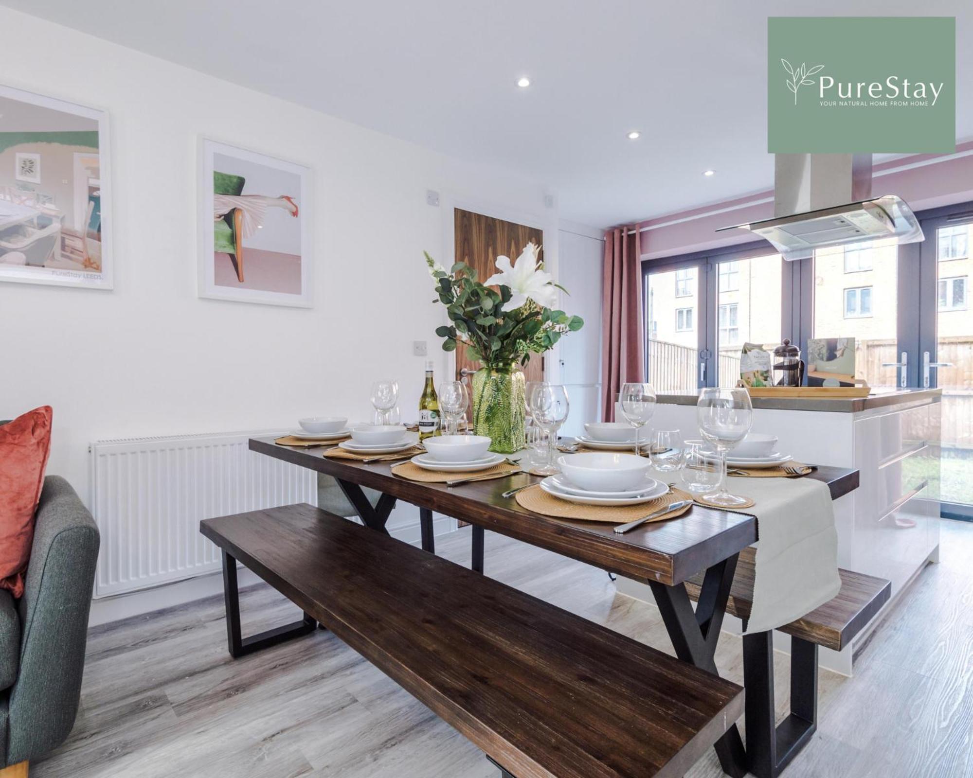 Stunning Five Bedroom Manchester House With Free Parking By Purestay Short Lets & Serviced Accommodation Экстерьер фото