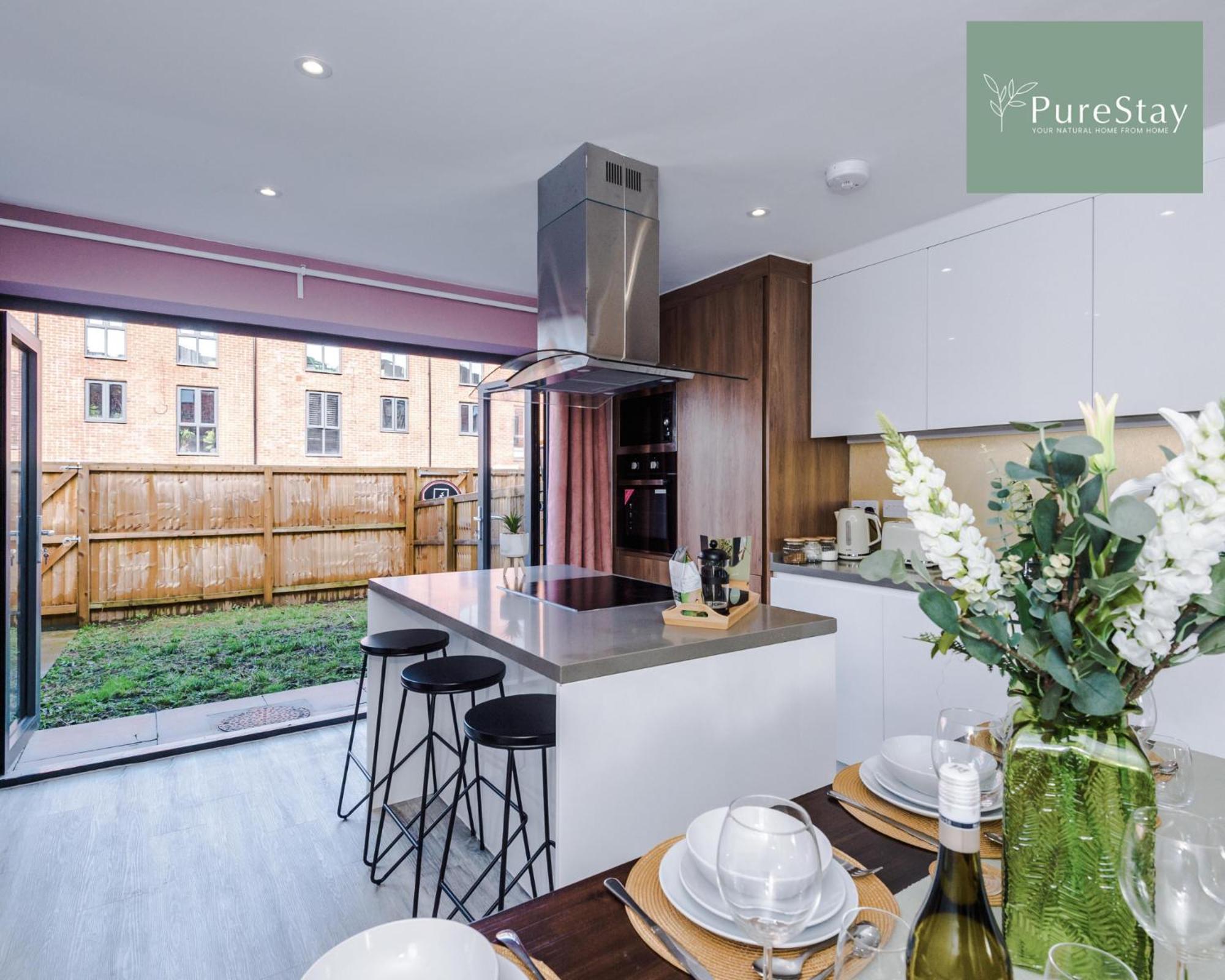 Stunning Five Bedroom Manchester House With Free Parking By Purestay Short Lets & Serviced Accommodation Экстерьер фото