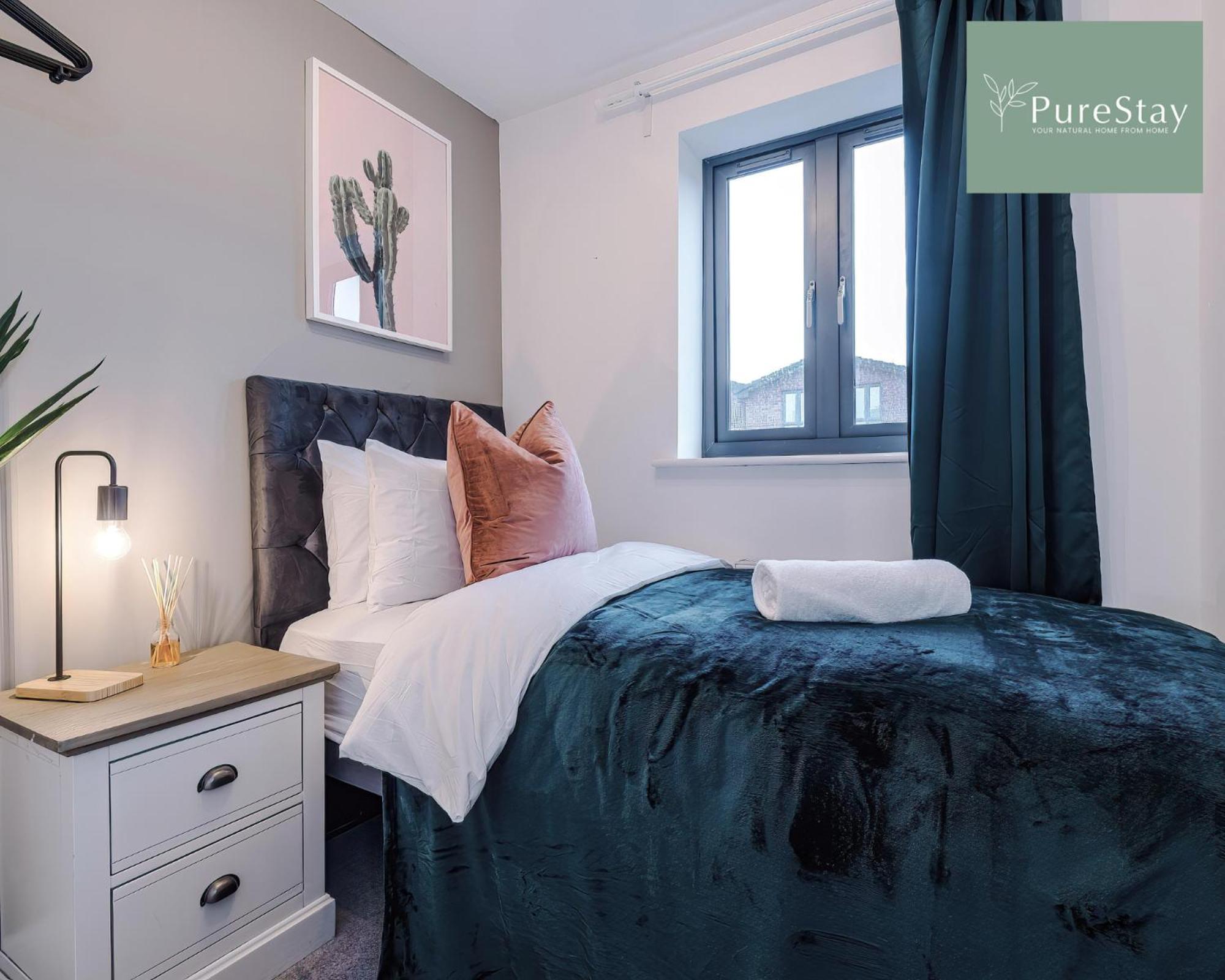 Stunning Five Bedroom Manchester House With Free Parking By Purestay Short Lets & Serviced Accommodation Экстерьер фото